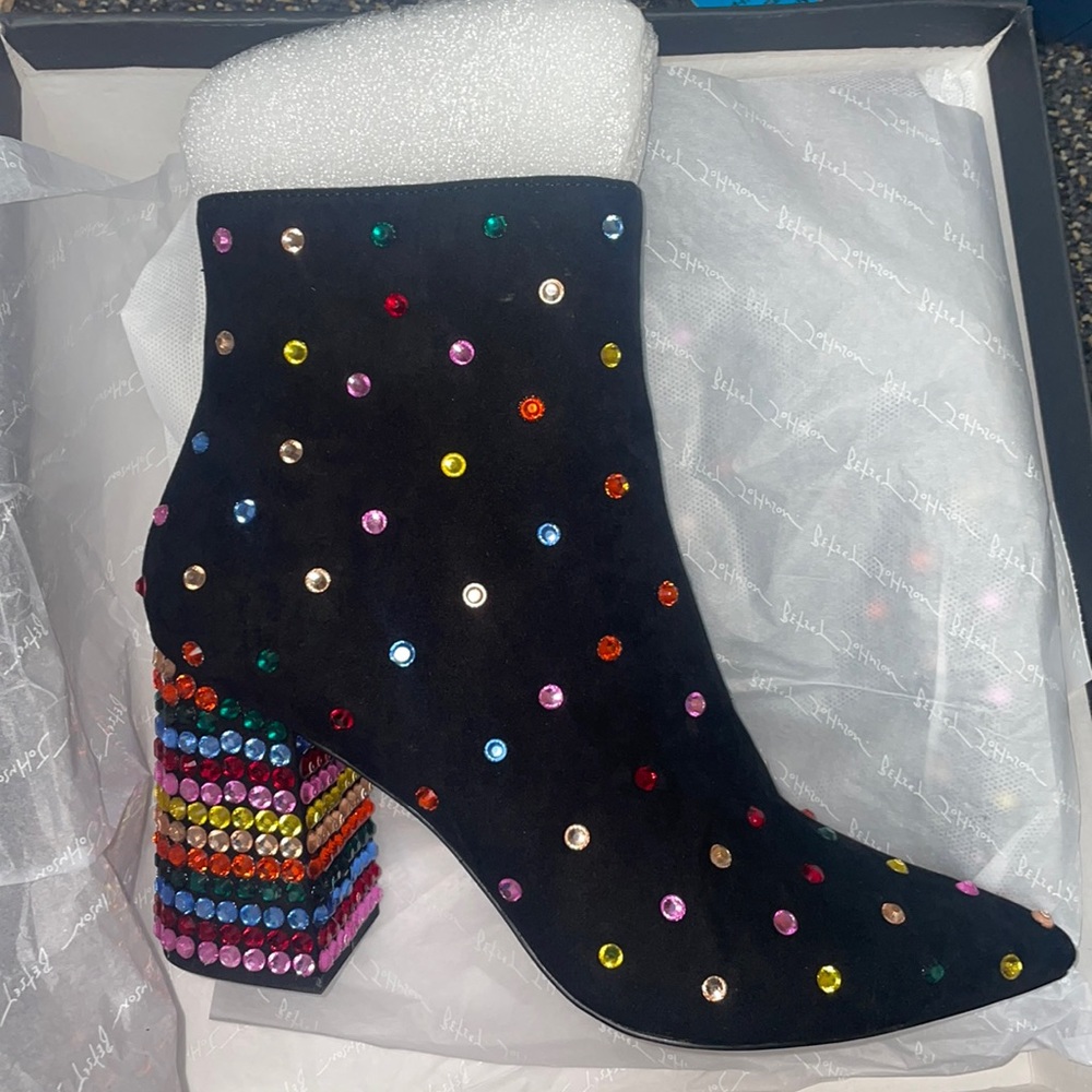 Betsey Johnson Brand new size 9 women’s shoe